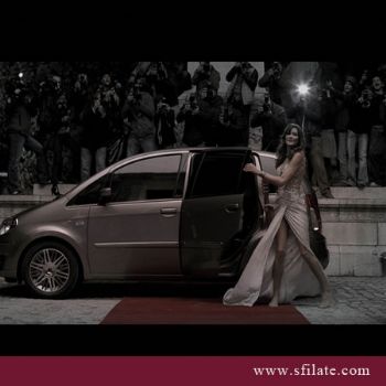 Versace protagonista degli spot del momento
