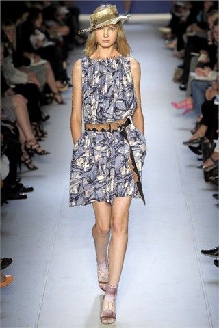 Milano Moda Donna Moschino Cheap&Chic