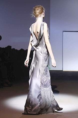 Modello di Alberta Ferretti PE 2009